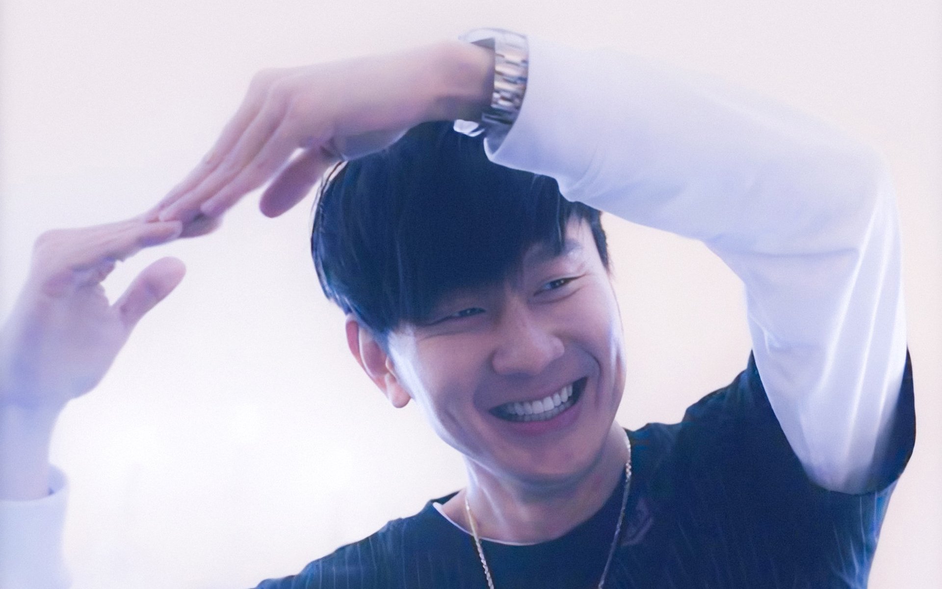 瑞士球迷雪中喝热红酒助威，成全场最靓风景线，瑞士球迷狂欢